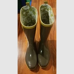 Target green steel shank rain boots